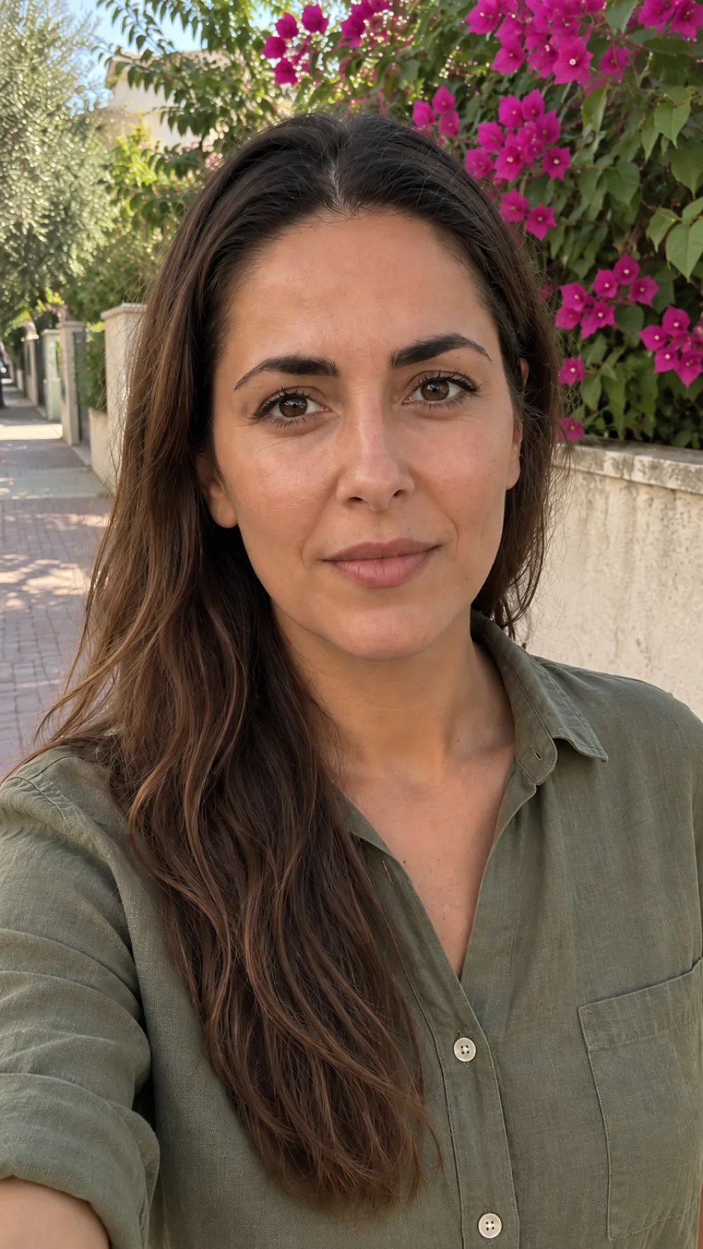 לירז — פרזנטורית AI לאוכל רחוב — דוכנים, פלאפל וחומוס